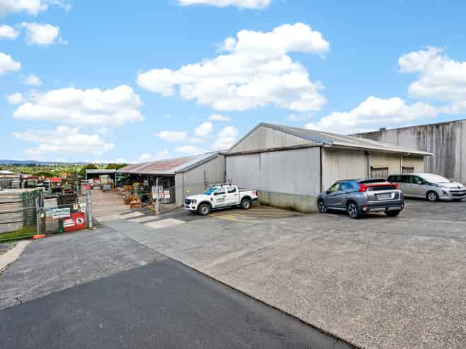 Vacant Rosebank Industrial - Vendor Says Sell!
