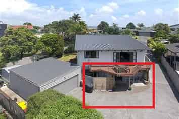 8a Halldene Terrace, Red Beach