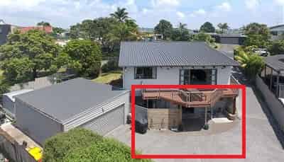 8a Halldene Terrace, Red Beach