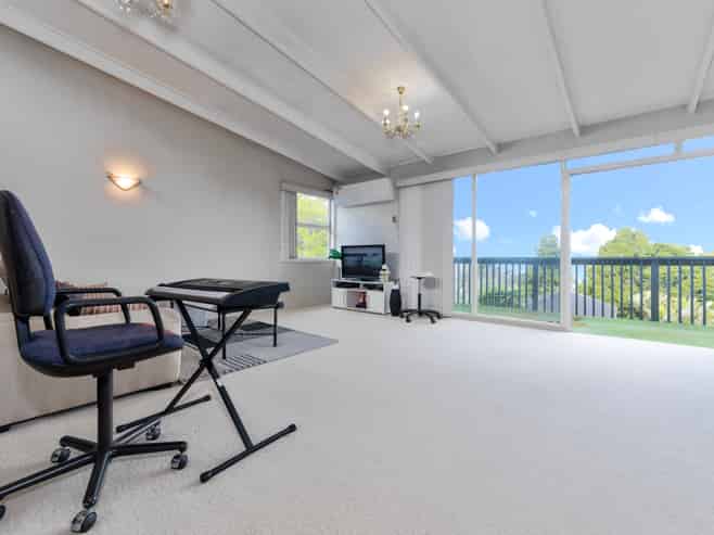 218 Hillsborough Road, Hillsborough