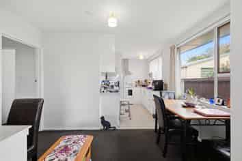 2/50 Reynolds Avenue, Bishopdale