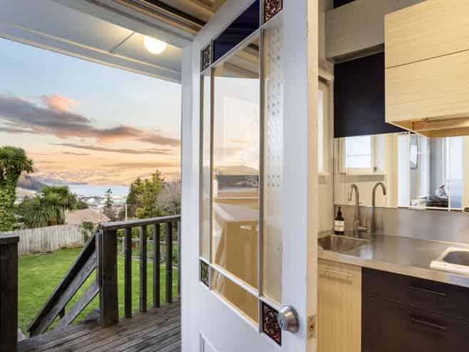 8 City Road, Roslyn