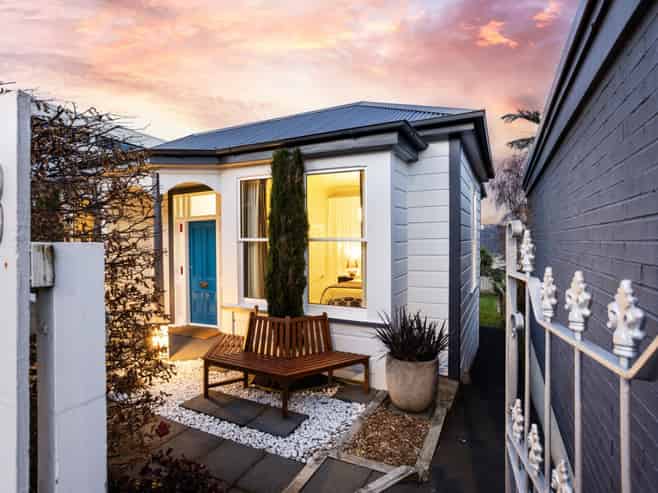 8 City Road, Roslyn