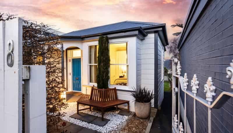 8 City Road, Roslyn
