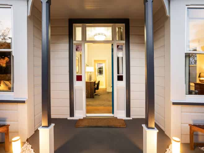 8 City Road, Roslyn