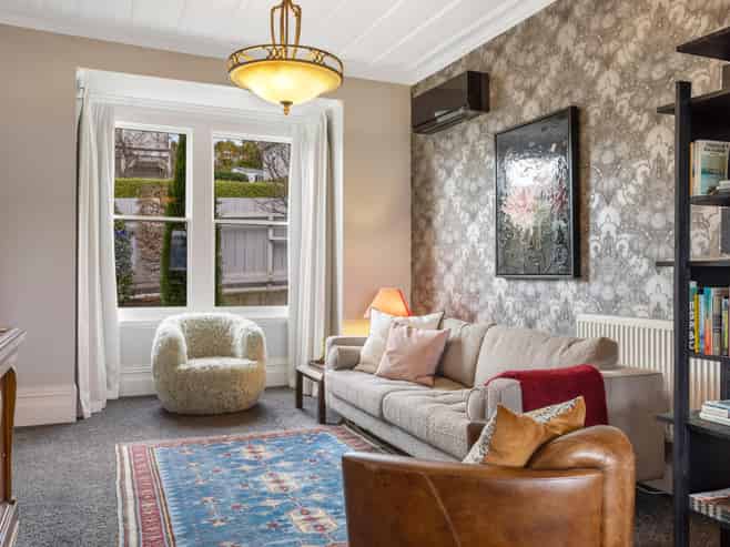 8 City Road, Roslyn