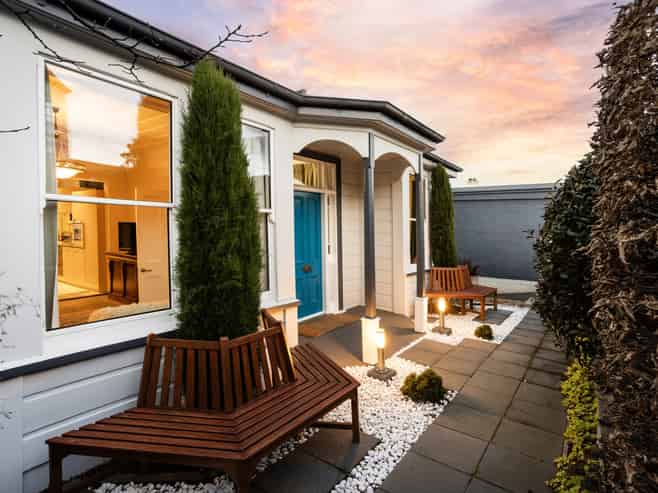 8 City Road, Roslyn