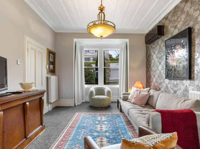 8 City Road, Roslyn