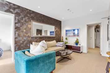 111/8 Nugent, Grafton
