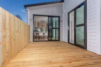 81C Ayton Drive, Totara Vale