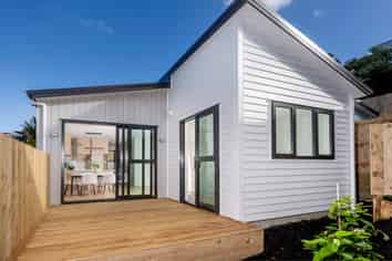 81C Ayton Drive, Totara Vale