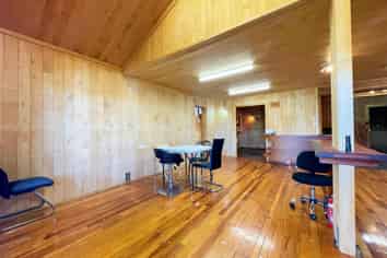 High-Exposure Warehouse & Retail Space