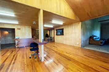 High-Exposure Warehouse & Retail Space