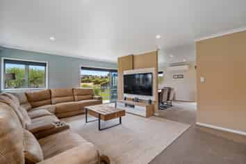 20 Parkwood Crescent, Gulf Harbour