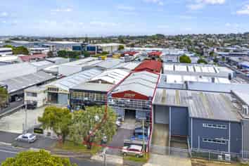 High-stud Penrose standalone warehouse