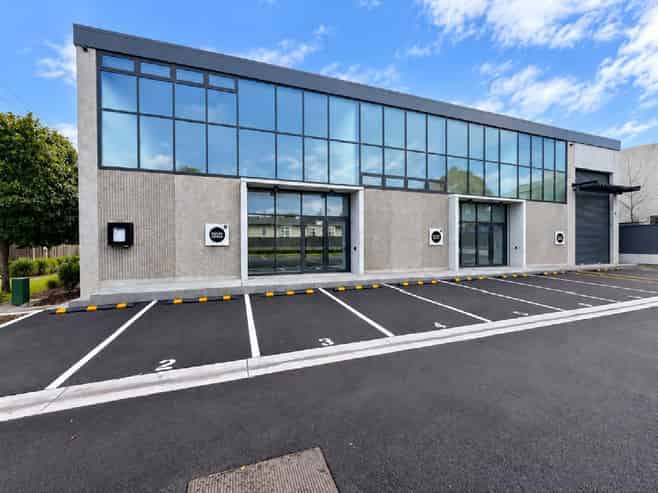 CBRE - High-Stud Showroom/Warehouse Opportunity