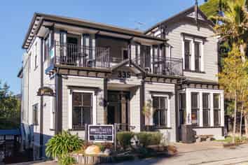 THE INN BETWEEN - FREEHOLD LAND, BUILDINGS & BUSINESS