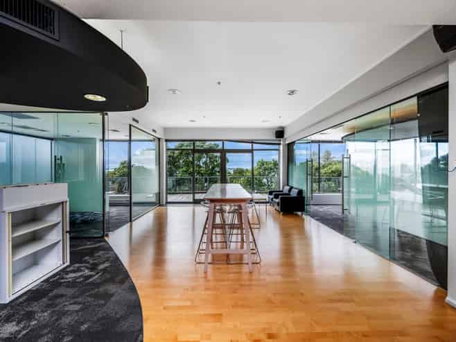 Great Value Office with Views! 456 sqm