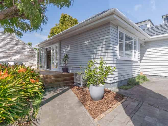 2/42 Dominion Street, Takapuna