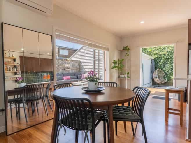 2/42 Dominion Street, Takapuna