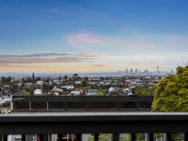 101 Sunset Road, Totara Vale