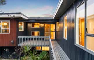 101 Sunset Road, Totara Vale