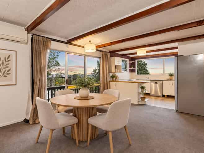 101 Sunset Road, Totara Vale