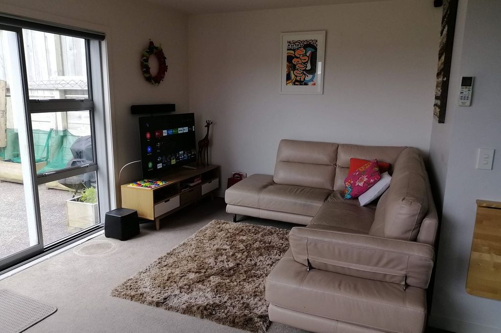 Sunny private 2 bedroom townhouse close to town 5