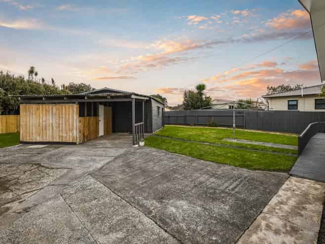 35a Beach Road, Te Atatu Peninsula