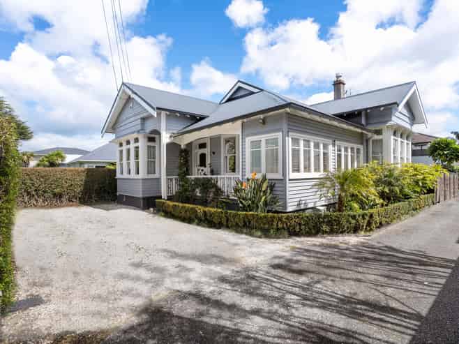 76 Aroha Avenue, Sandringham