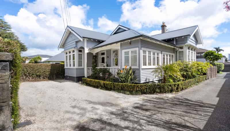 76 Aroha Avenue, Sandringham