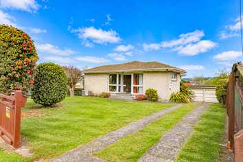 306 Clayton Road, Pukehangi