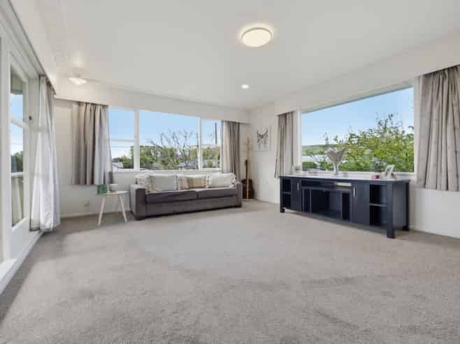 6 Lee Road, Hannahs Bay