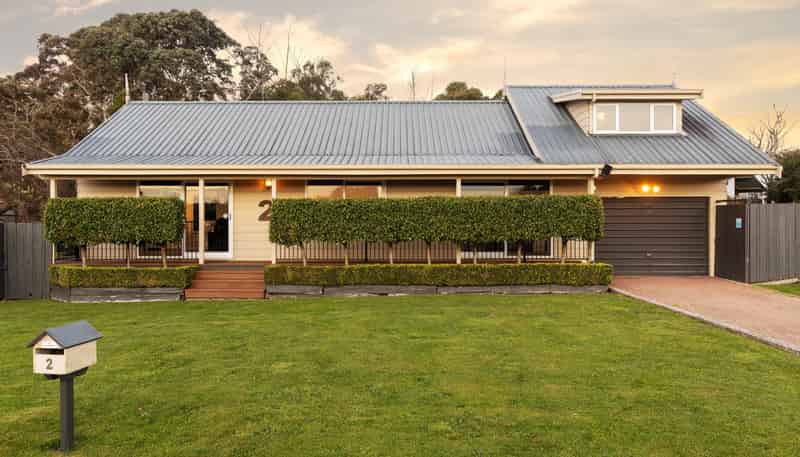 2 Brookbank Place, Glenview