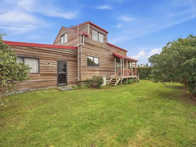 2/6 Maleme Avenue, Belmont