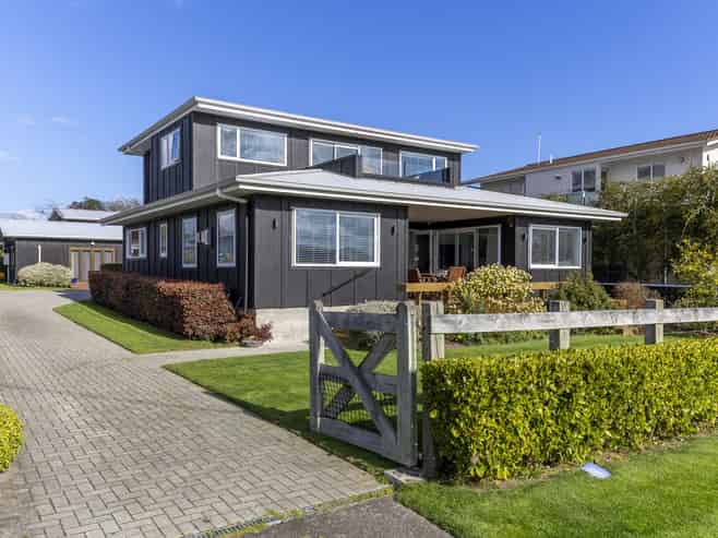 24 Rainbow Drive, Rainbow Point