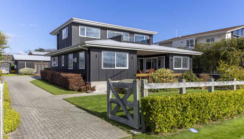 24 Rainbow Drive, Rainbow Point