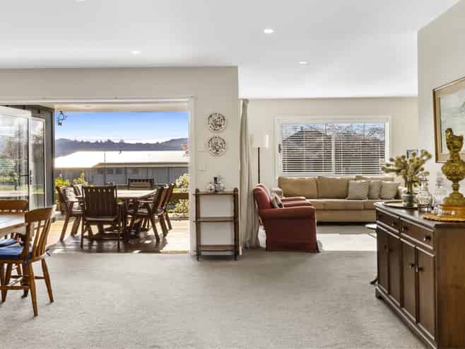 24 Rainbow Drive, Rainbow Point