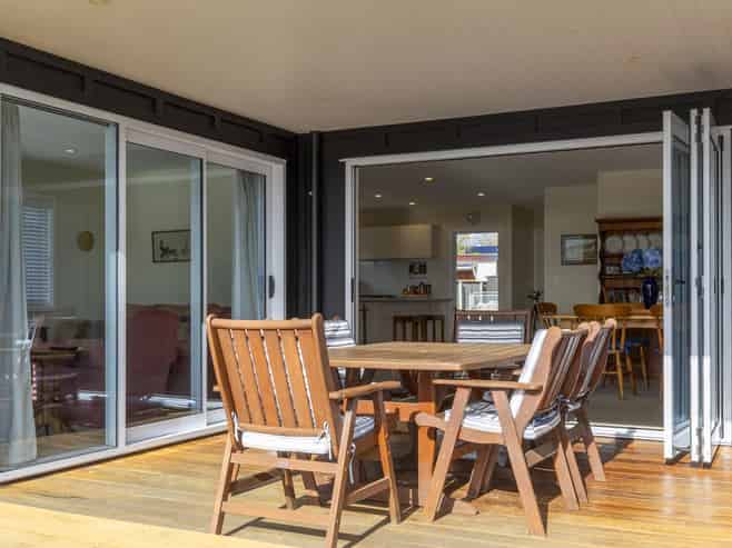 24 Rainbow Drive, Rainbow Point