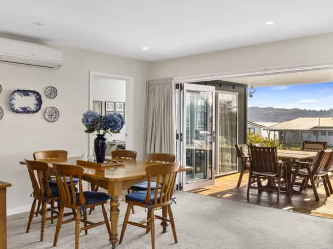 24 Rainbow Drive, Rainbow Point
