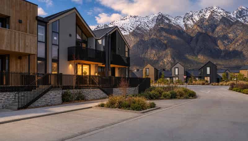 27/2 McKinlay Lane, Jacks Point