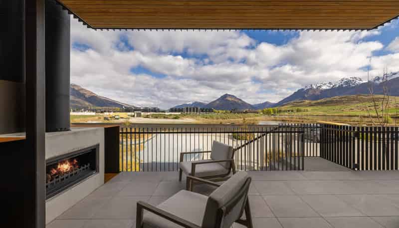 27/2 McKinlay Lane, Jacks Point