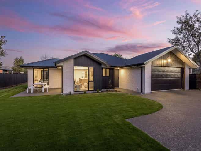 55B Aorangi Road, Bryndwr