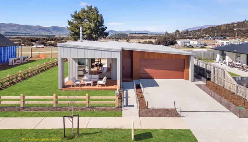 32 Rua Street, Wanaka