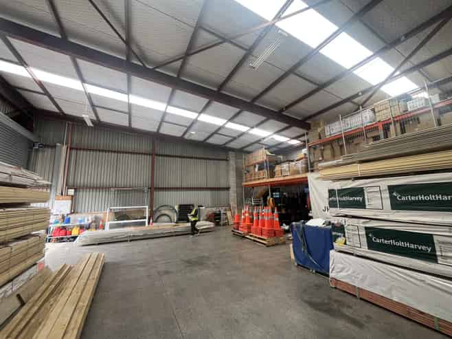 Road front industrial with fantastic layout