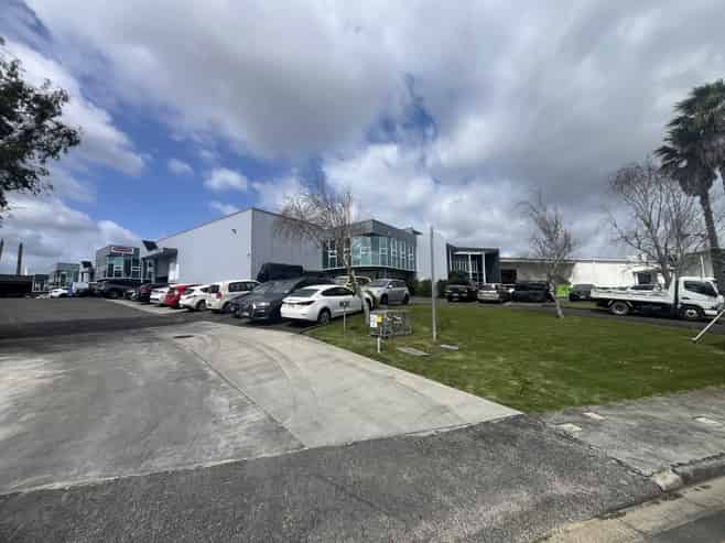 Road front industrial with fantastic layout