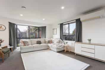 2 Edwins Way, Burwood
