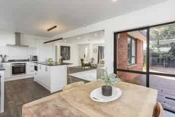 2 Edwins Way, Burwood