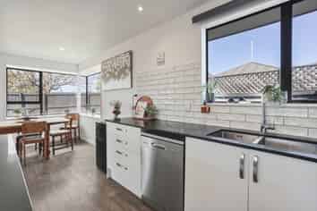 2 Edwins Way, Burwood