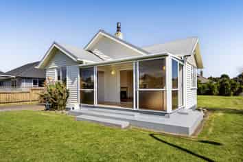 22 Whitcombe Road, Opunake